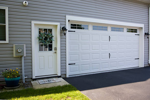 24/7 Emergency Garage Door Panel Replacement experts in Corinth, MS